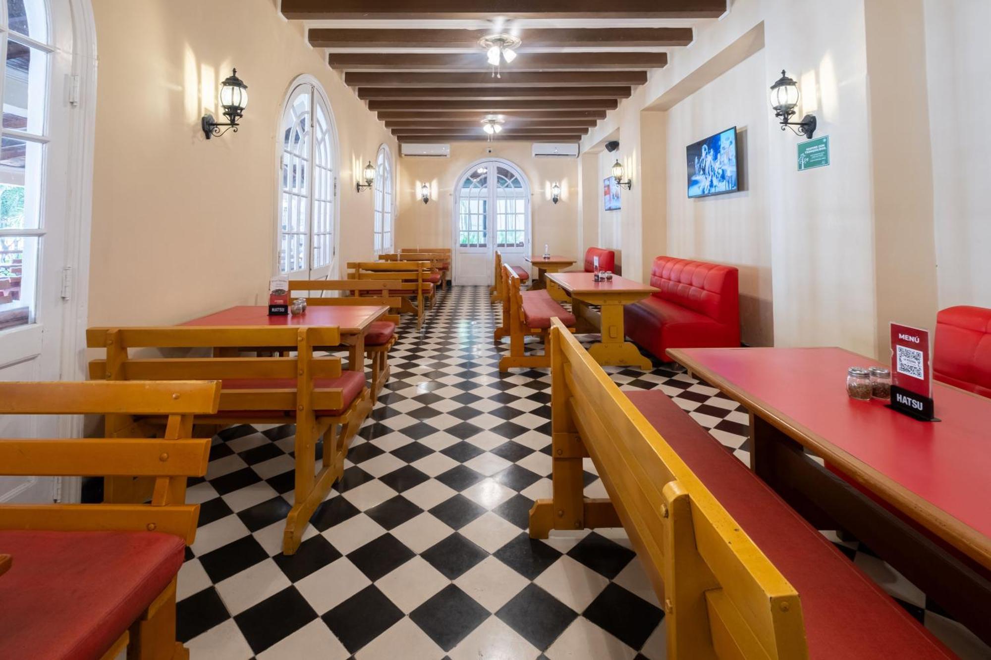 Hotel El Prado Barranquilla  Exterior foto Interior of a typical McDonald's restaurant in Vietnam